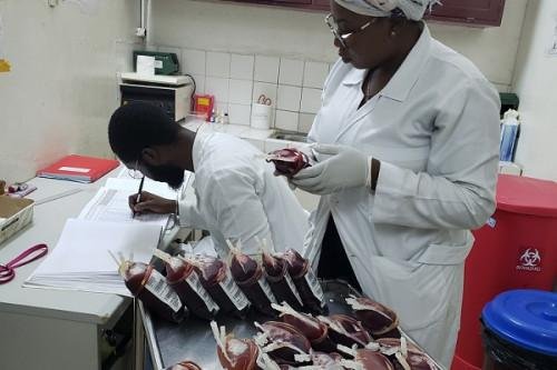 La banque de sang de l’hôpital central de Yaoundé, capitale du Cameroun, reçoit une certification internationale